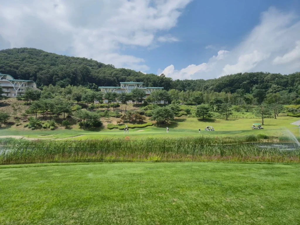 Golf course fairway and clubhouse for membership or pay and play golf